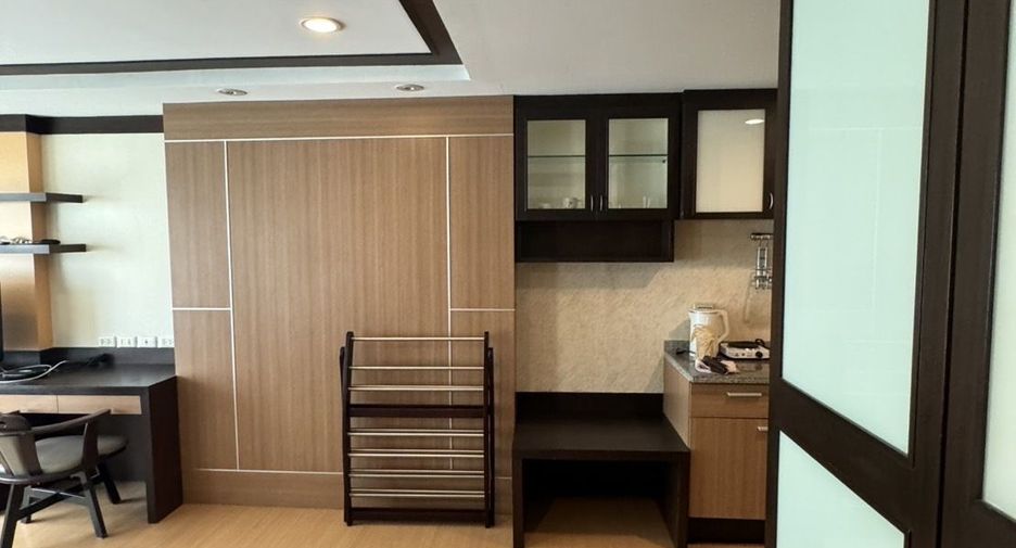 For rent studio condo in Khlong Toei, Bangkok