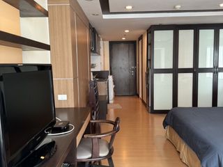 Wohnung zur Miete mit Studio in Khlong Toei, Bangkok