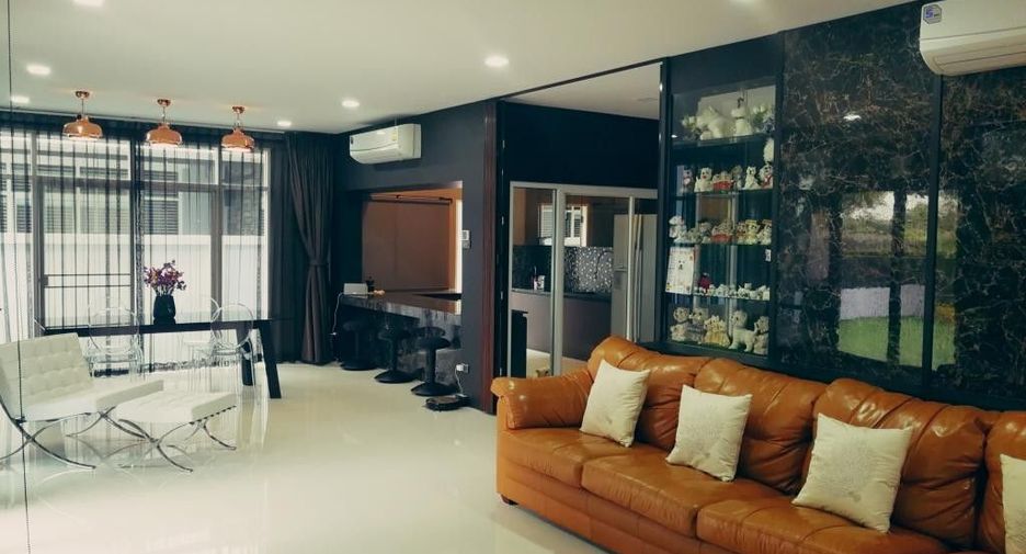 For sale 5 bedrooms house in Khlong Sam Wa, Bangkok