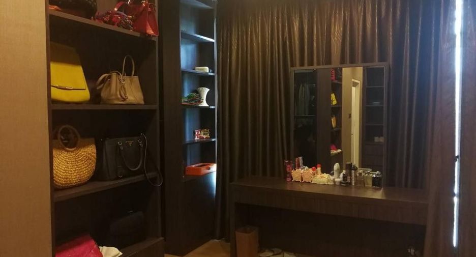 For sale 5 bedrooms house in Khlong Sam Wa, Bangkok