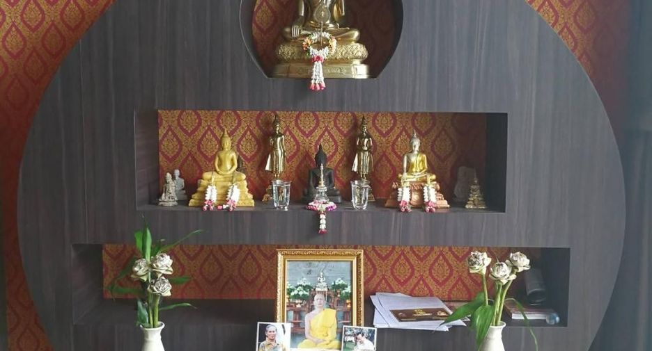 For sale 5 bedrooms house in Khlong Sam Wa, Bangkok