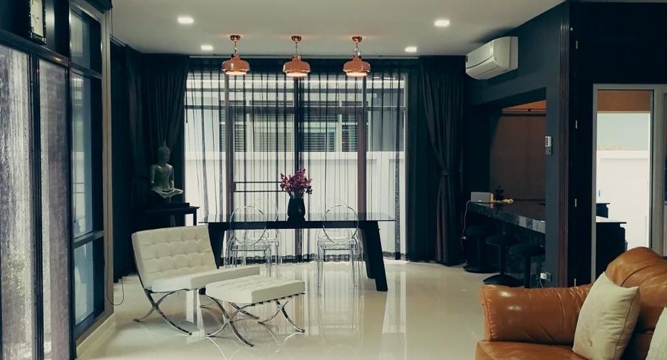 For sale 5 bedrooms house in Khlong Sam Wa, Bangkok