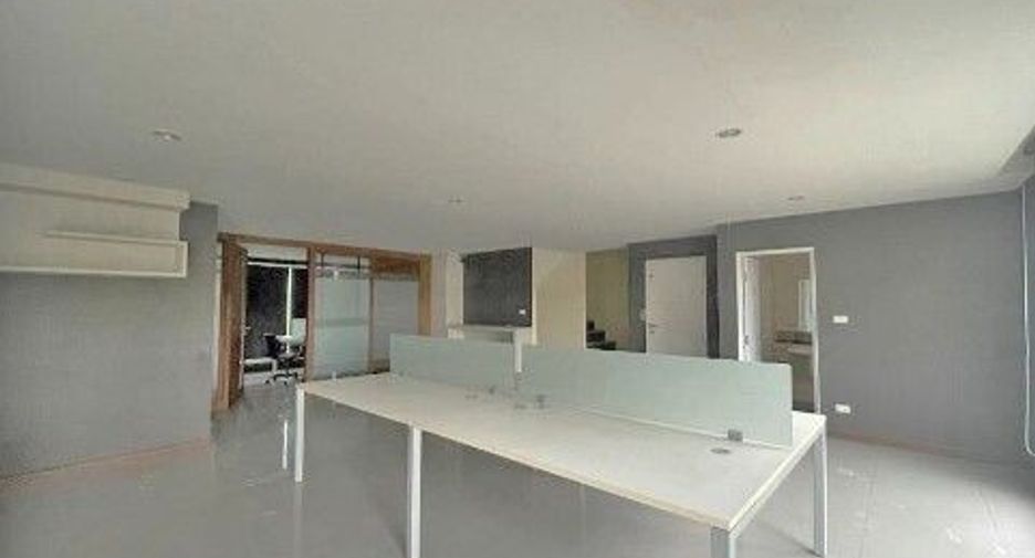 For sale and for rent 6 bedrooms townhouse in Bang Phli, Samut Prakan