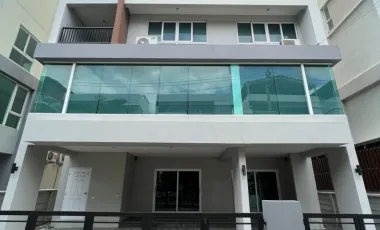 À vendre et à louer 6 chambres maison de ville à Bang Phli, Samut Prakan