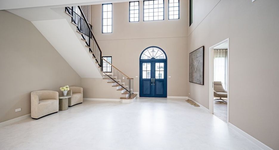 For rent 5 bedrooms house in Saphan Sung, Bangkok