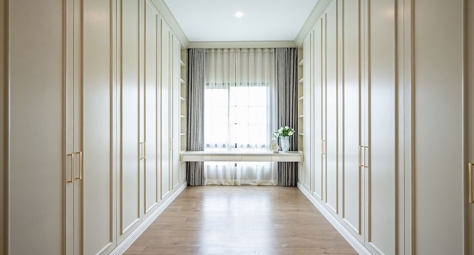 For rent 5 bedrooms house in Saphan Sung, Bangkok