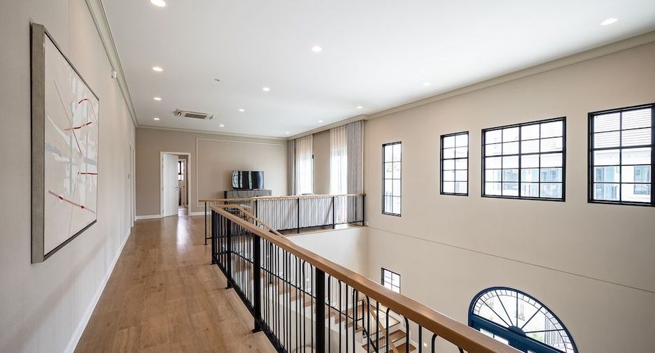 For rent 5 bedrooms house in Saphan Sung, Bangkok