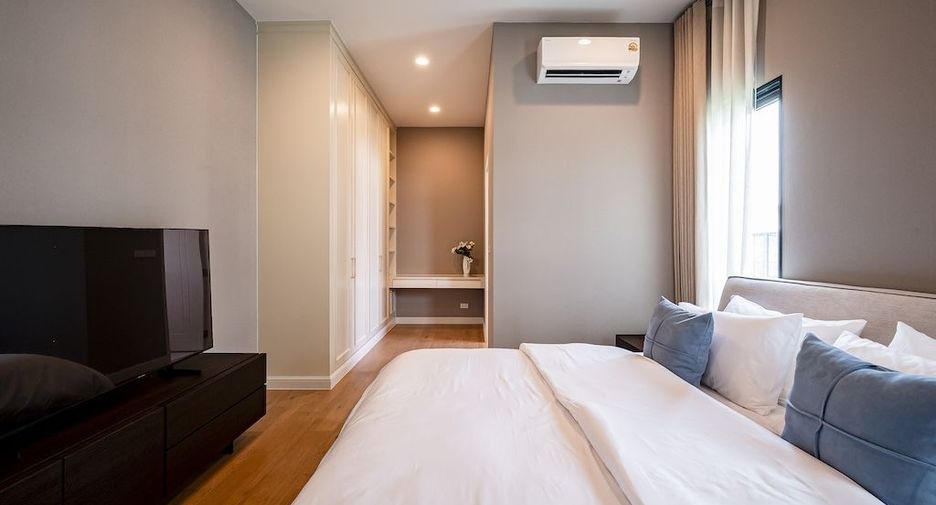 For rent 5 bedrooms house in Saphan Sung, Bangkok