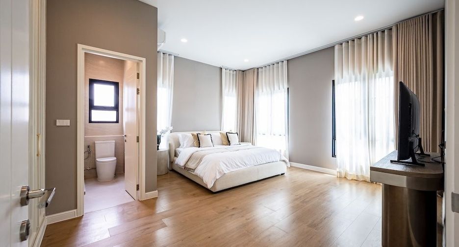 For rent 5 bedrooms house in Saphan Sung, Bangkok