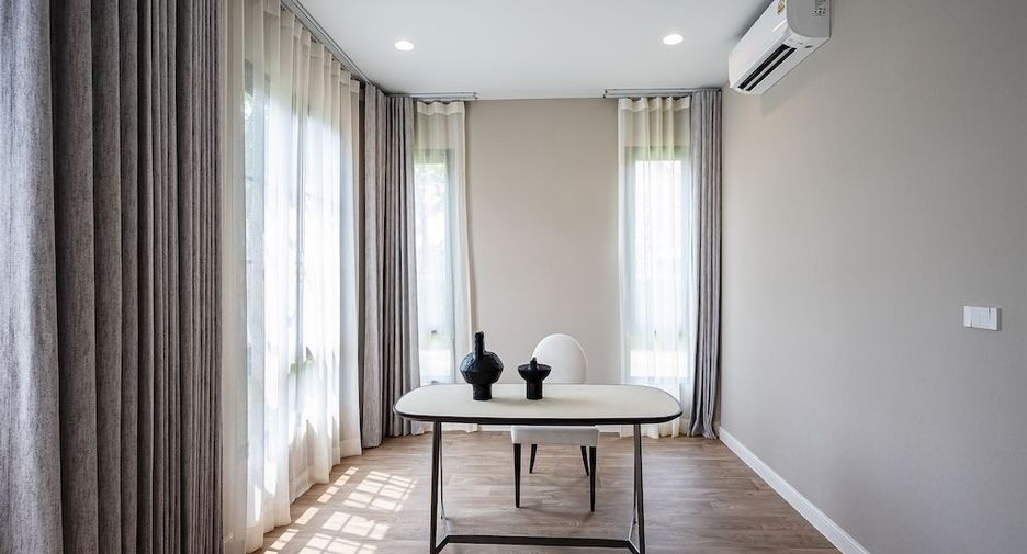 For rent 5 bedrooms house in Saphan Sung, Bangkok