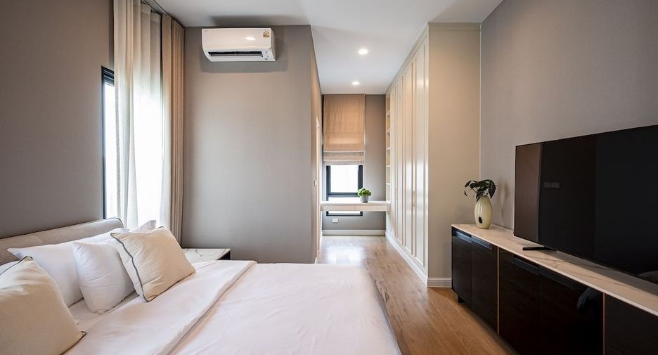 For rent 5 bedrooms house in Saphan Sung, Bangkok