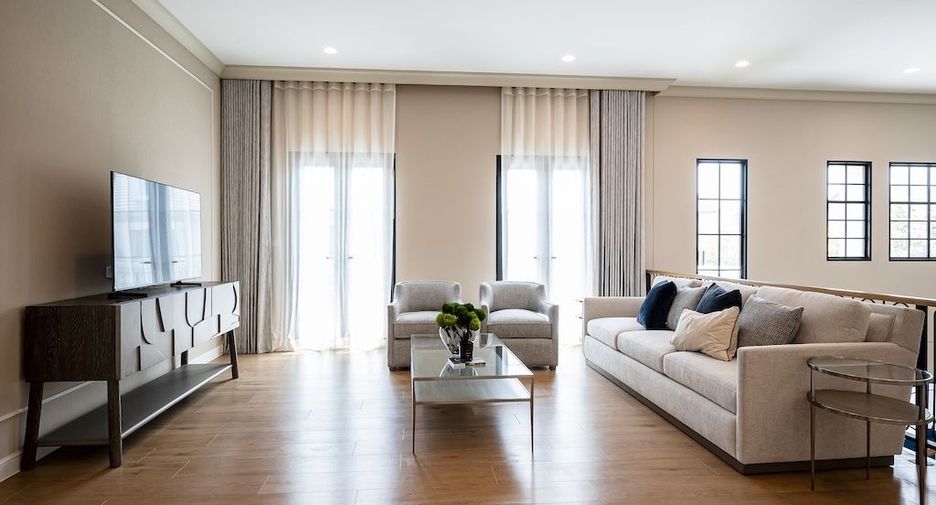 For rent 5 bedrooms house in Saphan Sung, Bangkok