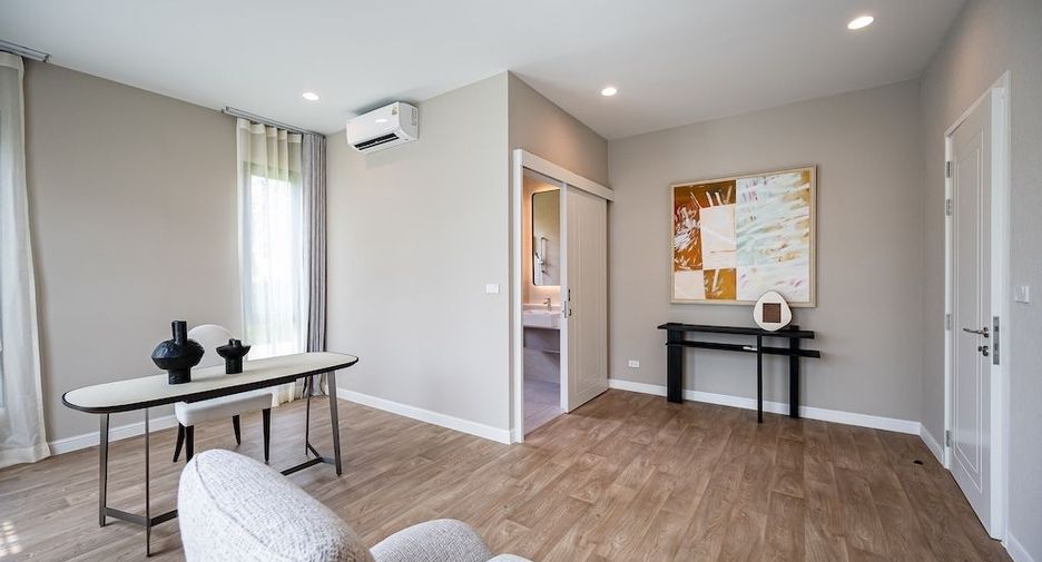 For rent 5 bedrooms house in Saphan Sung, Bangkok