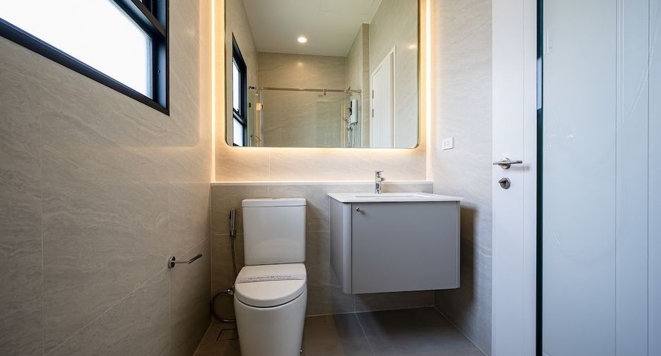 For rent 5 bedrooms house in Saphan Sung, Bangkok