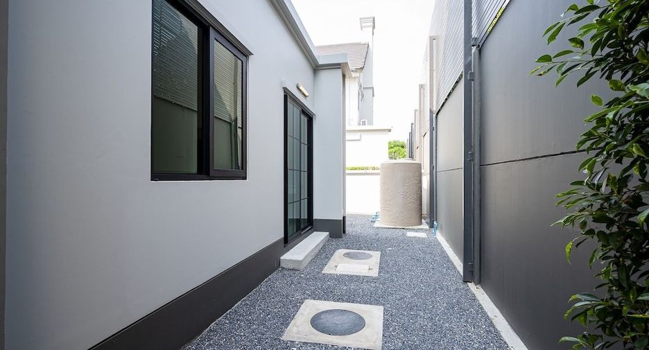 For rent 5 bedrooms house in Saphan Sung, Bangkok