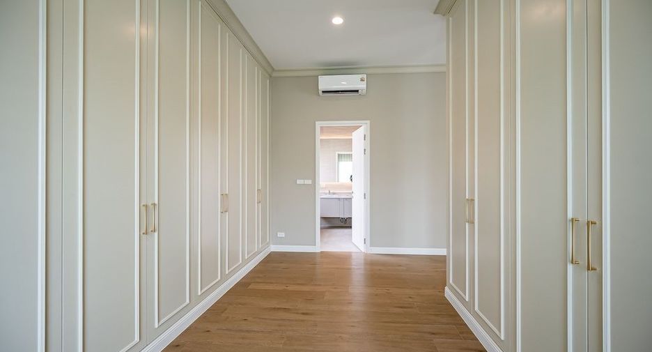 For rent 5 bedrooms house in Saphan Sung, Bangkok