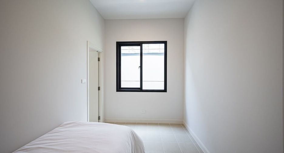 For rent 5 bedrooms house in Saphan Sung, Bangkok