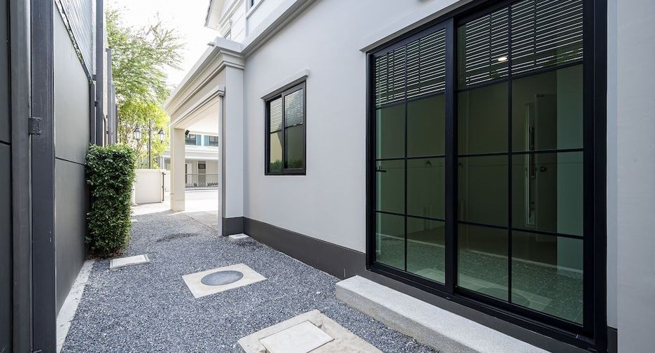 For rent 5 bedrooms house in Saphan Sung, Bangkok