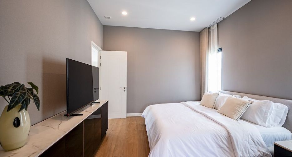 For rent 5 bedrooms house in Saphan Sung, Bangkok