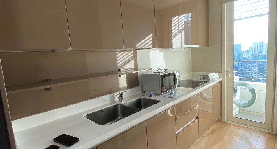 For rent 2 bedrooms condo in Khlong Toei, Bangkok