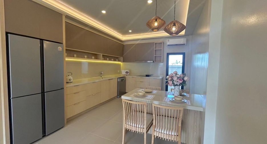 For rent 3 bedrooms villa in Mueang Phuket, Phuket