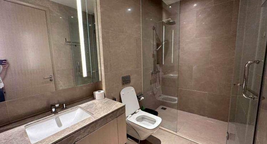For rent 4 bedrooms condo in Khlong San, Bangkok