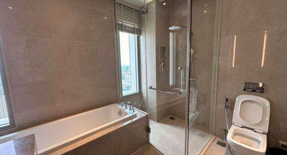 For rent 4 bedrooms condo in Khlong San, Bangkok