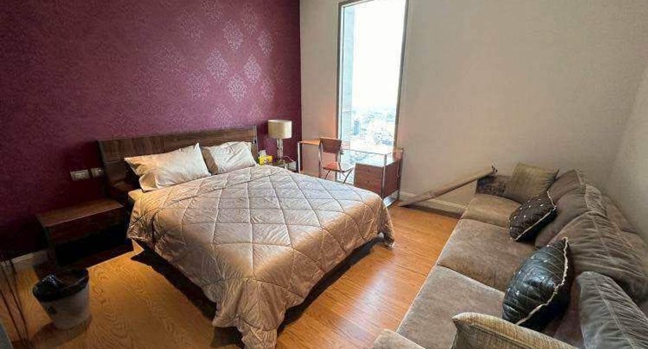 For rent 4 bedrooms condo in Khlong San, Bangkok