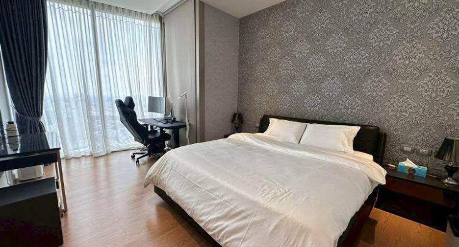For rent 4 bedrooms condo in Khlong San, Bangkok