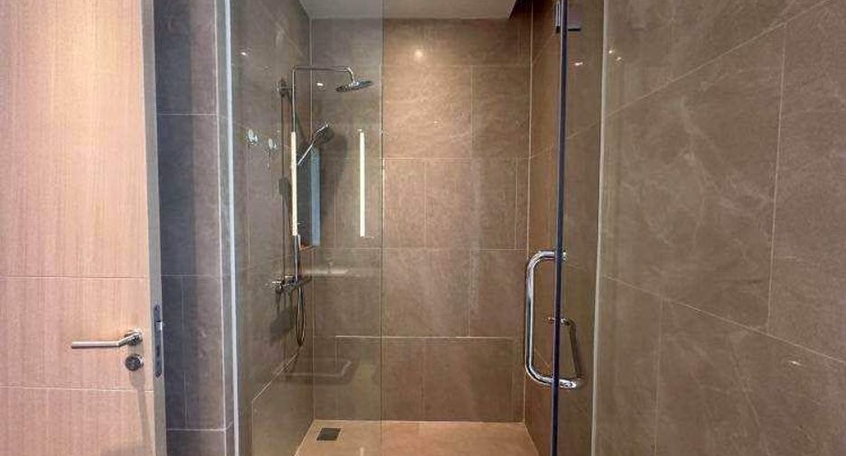 For rent 4 bedrooms condo in Khlong San, Bangkok