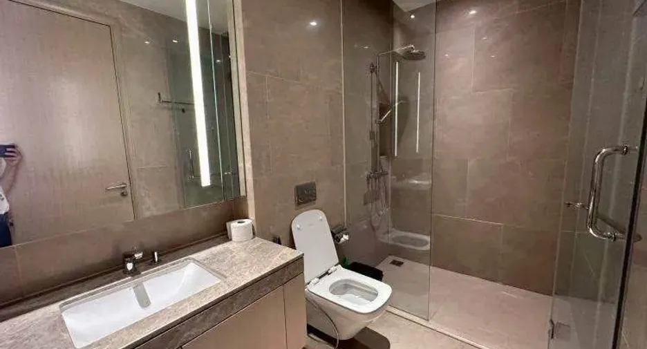 For rent 4 bedrooms condo in Khlong San, Bangkok