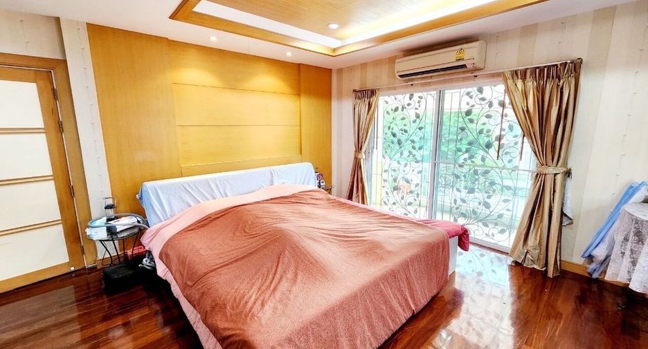 À vendre 5 chambres maison à Taling Chan, Bangkok