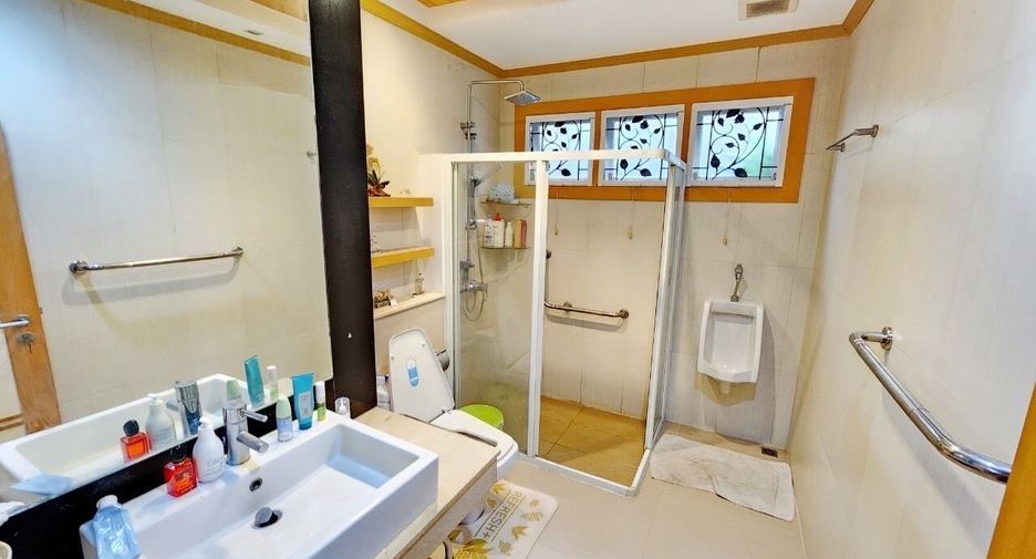 À vendre 5 chambres maison à Taling Chan, Bangkok