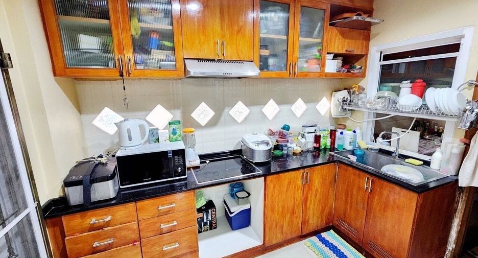 À vendre 5 chambres maison à Taling Chan, Bangkok