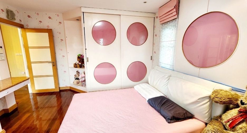 À vendre 5 chambres maison à Taling Chan, Bangkok