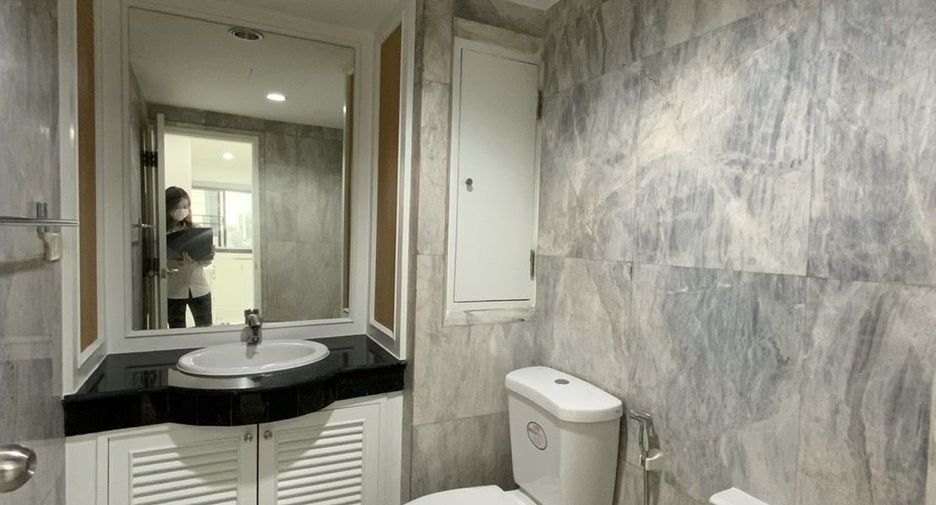 Condo en alquiler de 3 habitaciones en Watthana, Bangkok