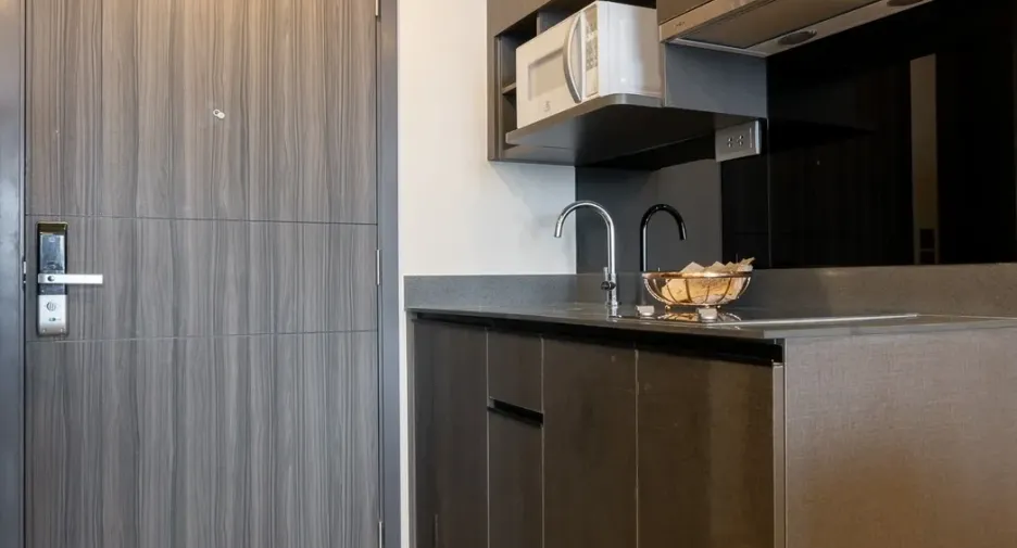 For rent 1 bed condo in Khlong Toei, Bangkok