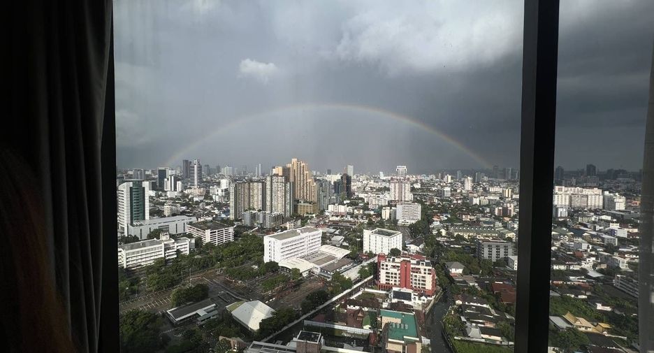 For sale 2 bedrooms condo in Phaya Thai, Bangkok