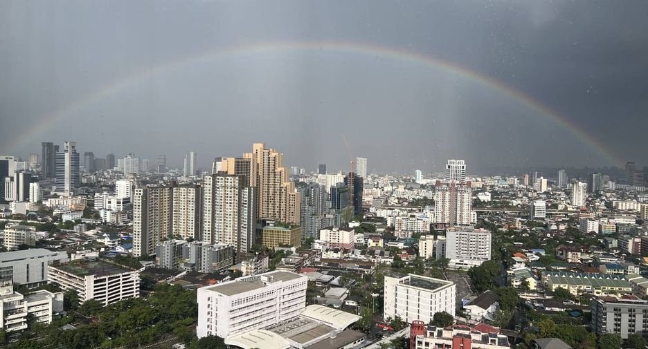 For sale 2 bedrooms condo in Phaya Thai, Bangkok