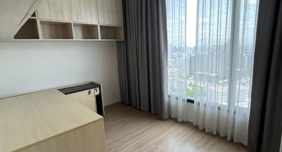 For sale 2 bedrooms condo in Phaya Thai, Bangkok