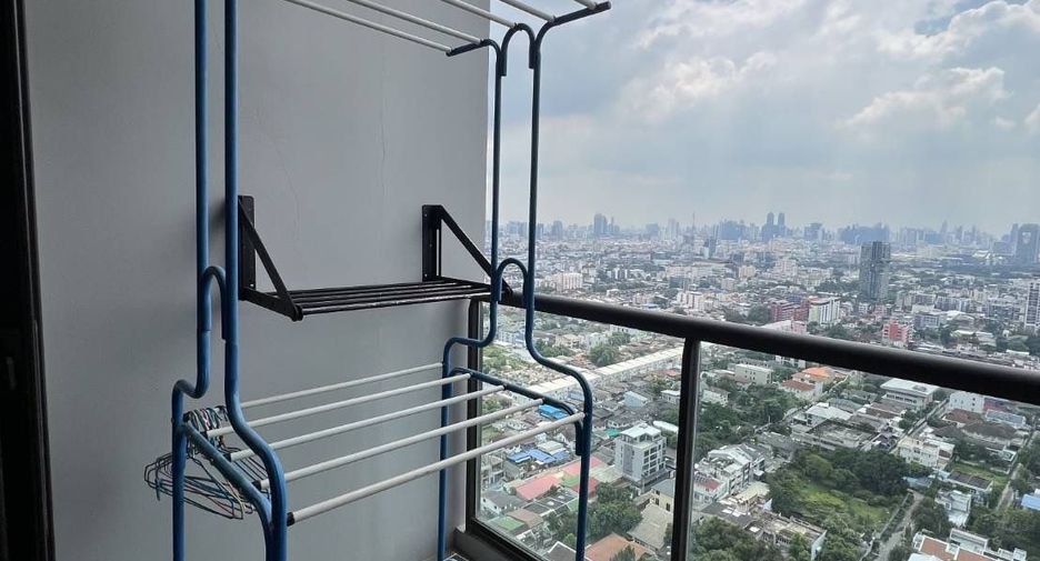 For sale 2 bedrooms condo in Phaya Thai, Bangkok