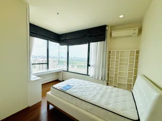 À louer 2 chambres condo à Yan Nawa, Bangkok