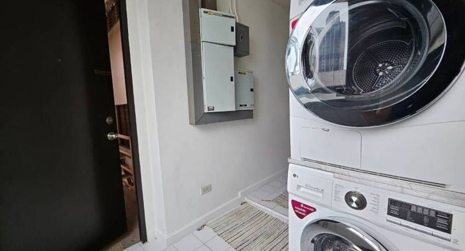 For rent 4 bedrooms condo in Sathon, Bangkok