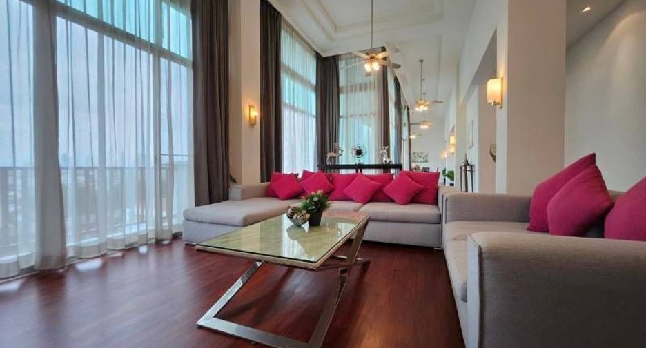 For rent 4 bedrooms condo in Sathon, Bangkok