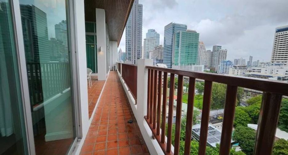 For rent 4 bedrooms condo in Sathon, Bangkok