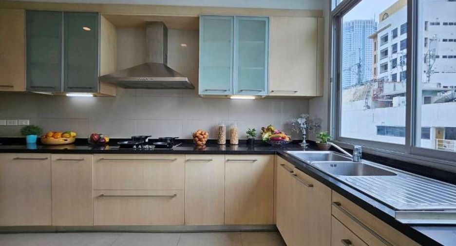 For rent 4 bedrooms condo in Sathon, Bangkok