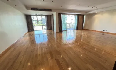 Condo en alquiler de 4 habitaciones en Khlong Toei, Bangkok