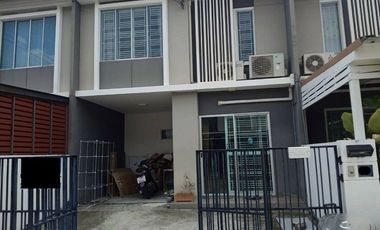 Продажа 3 спальни таунхаус в Mueang Samut Prakan, Самутпракан