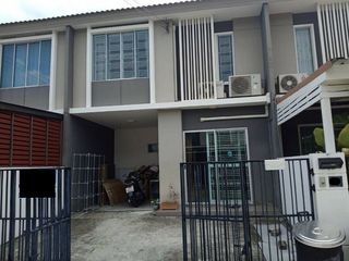 Reihenhaus zum Kauf mit 3 Zimmer in Mueang Samut Prakan, Samut Prakan