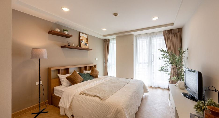For sale 3 bedrooms condo in Yan Nawa, Bangkok